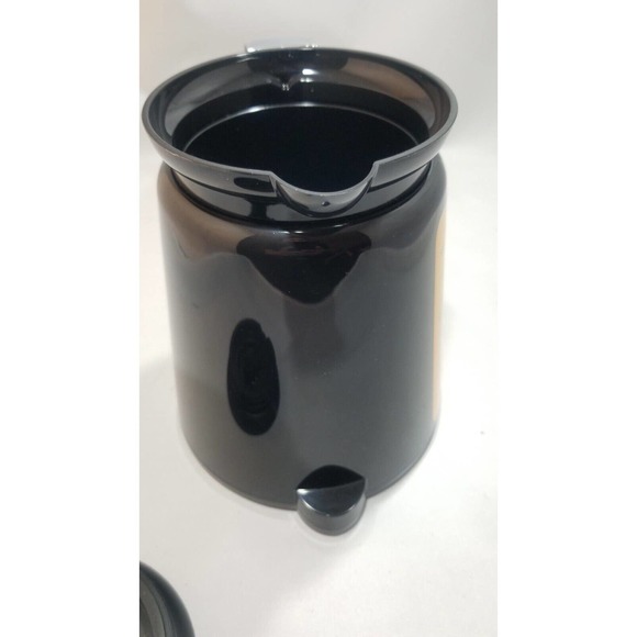 Keurig 2.0 Replacement Thermal Carafe - 32oz Black with Chrome Silver Handle - Picture 8 of 9